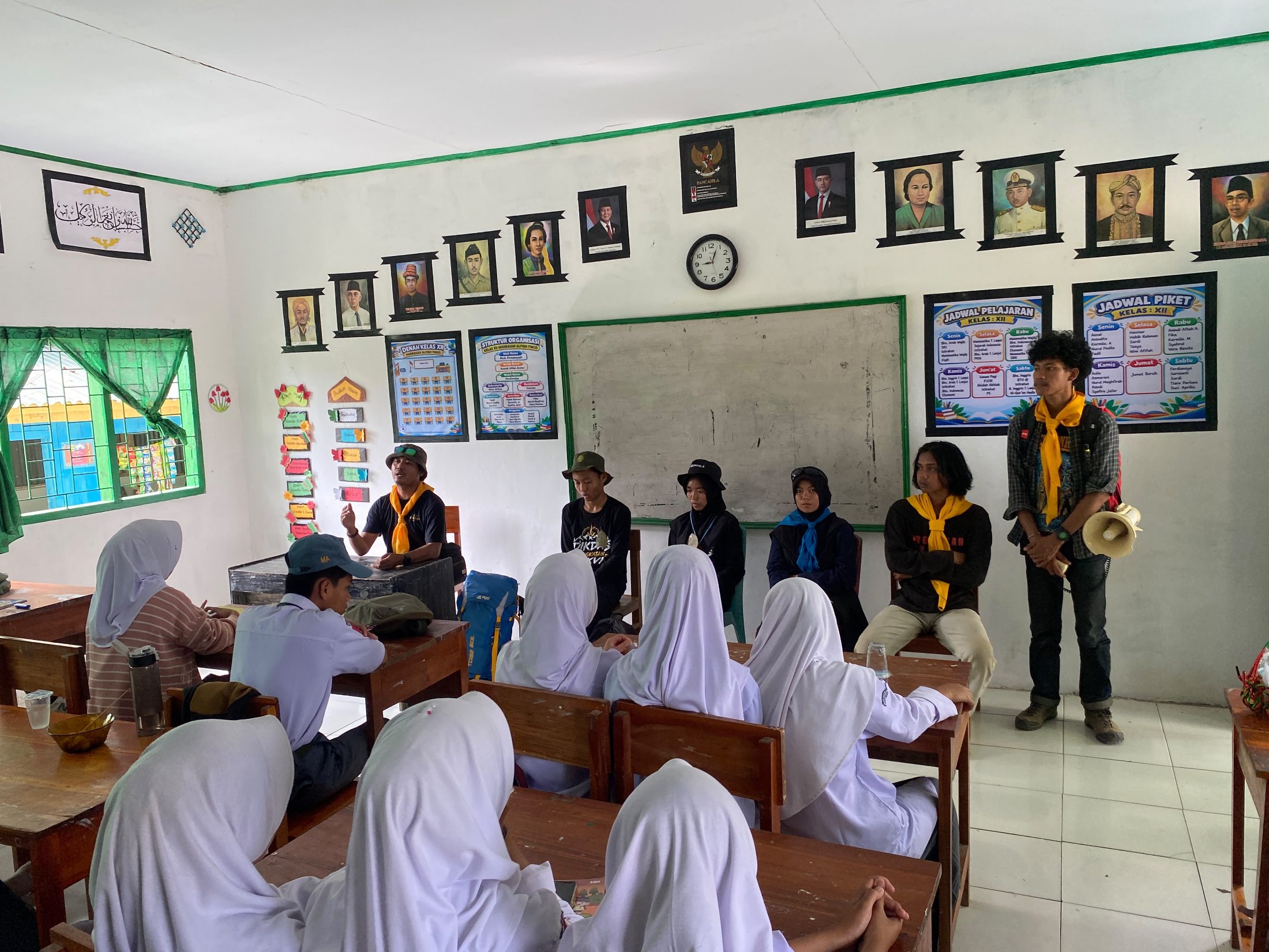 Berita utama: Tak Sekadar Kaderisasi, Mapala UNIM Bone Edukasi Lingkungan dan Ajak Siswa MA Tinco Kuliah di UNIM Bone